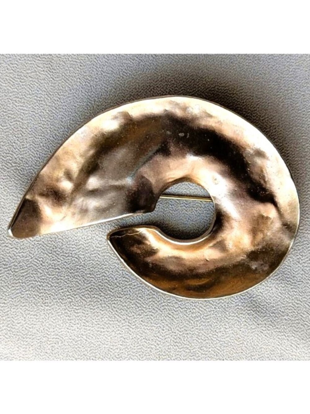 Vintage Carol Dauplaise Redish Gold Tone Large Abstract Hammered Modern Era